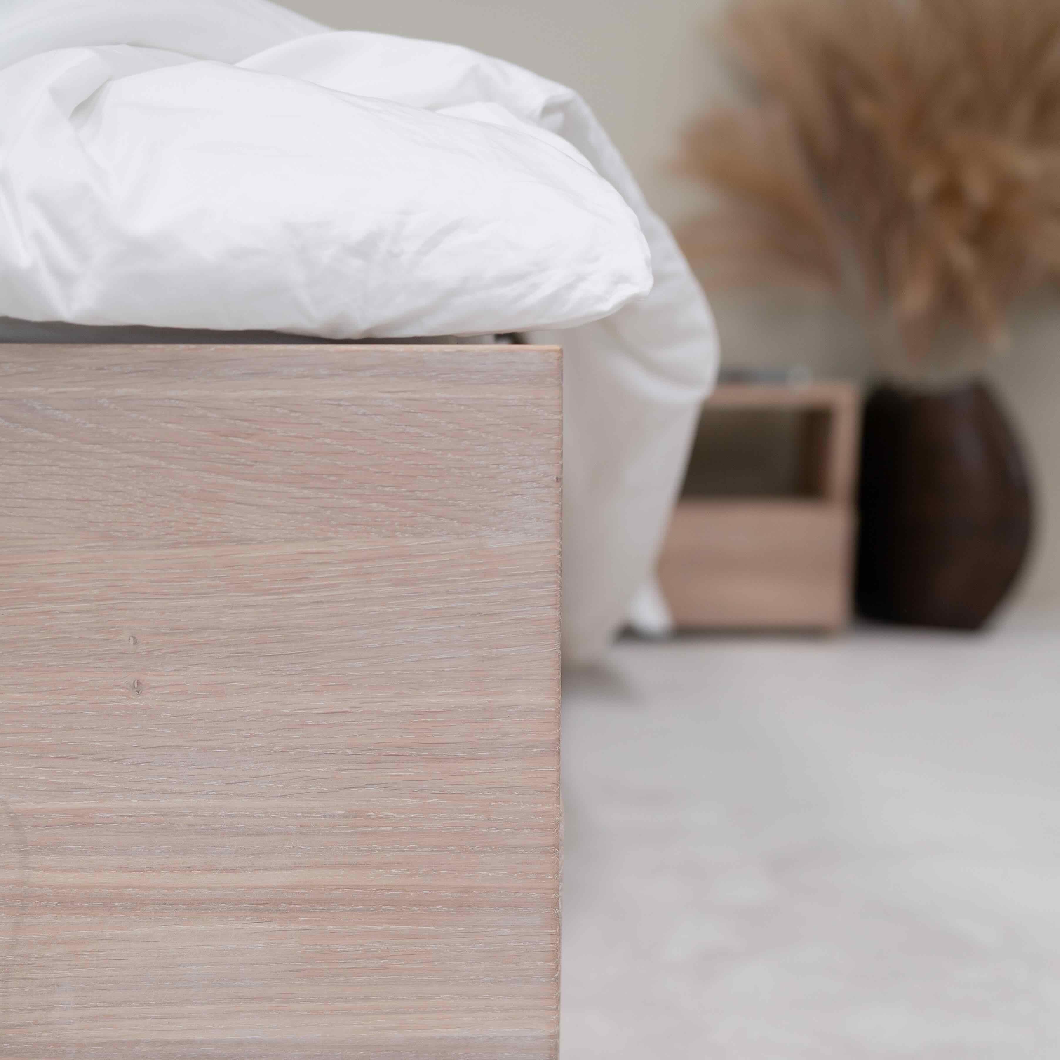 Lit en bois massif de chêne avec rangement style scandinave